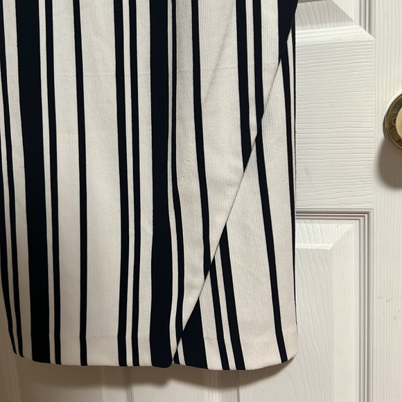 Used - Picture 3 of 4